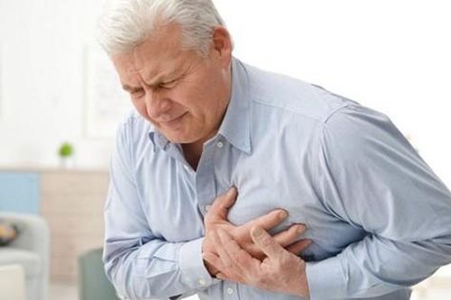 Vì sao người cao tuổi hay bị tụt huyết áp khi thay đổi thời tiết?