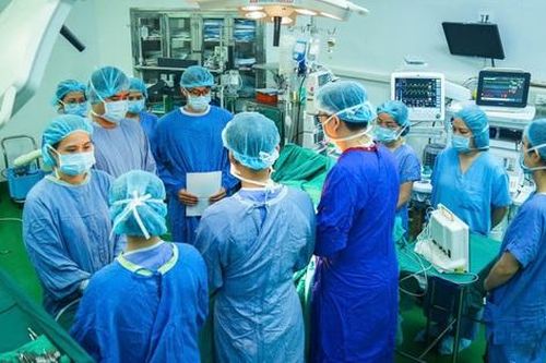 Hành trình nhân ái vượt qua mọi ranh giới của cô gái người Anh trao đời sự sống