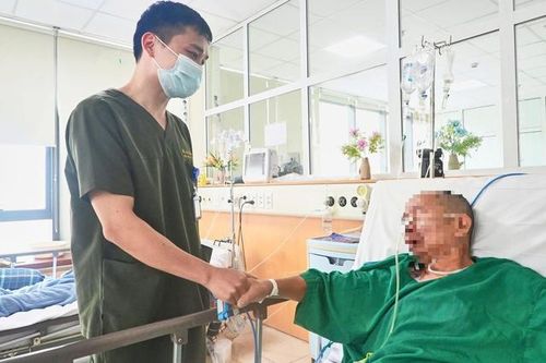 Sốt cao không rõ nguyên nhân, viêm phổi nặng, người đàn ông hồi sinh kỳ diệu từ 'cửa tử'