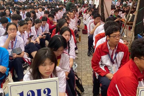 Thi tốt nghiệp THPT 2026: Cảnh báo nguy cơ sử dụng AI gian lận và diễn biến thời tiết bất thường