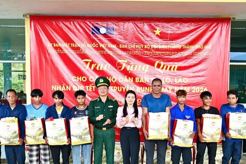 Huế: Thăm, chúc tết cổ truyền Bunpimay
