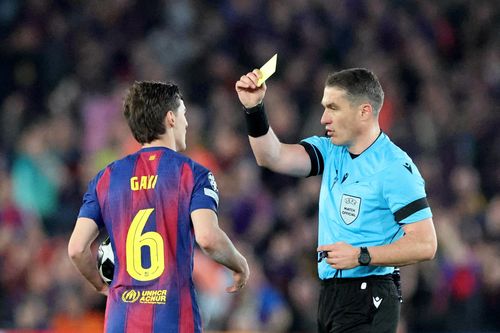 Bị treo còi ở Champions League, trọng tài vẫn được chọn bắt World Cup