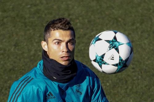 25 năm của adidas với bóng đá châu Âu đã chấm hết