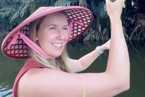 Cô gái Ba Lan sốc vì tốn 0 đồng khi khám răng ở Việt Nam