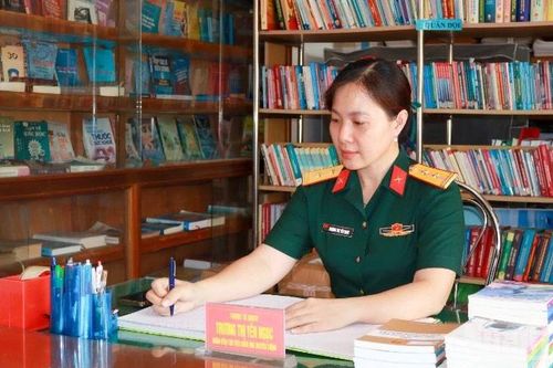 Nữ quân nhân 'giỏi việc nước, đảm việc nhà'