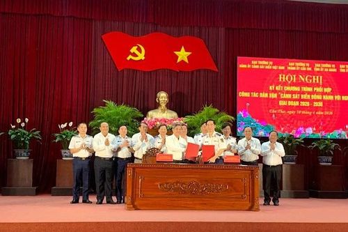 Ký kết chương trình 'Cảnh sát biển đồng hành với ngư dân' giai đoạn 2025-2030