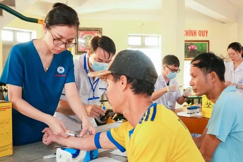 Chung tay vì sức khỏe nơi đảo xa
