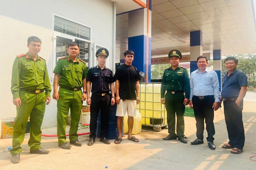 Ngăn chặn tình trạng buôn lậu xăng dầu