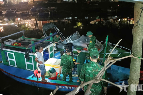 Đồn Biên phòng Phú Lộc xử phạt công dân tàng trữ kích điện trái phép