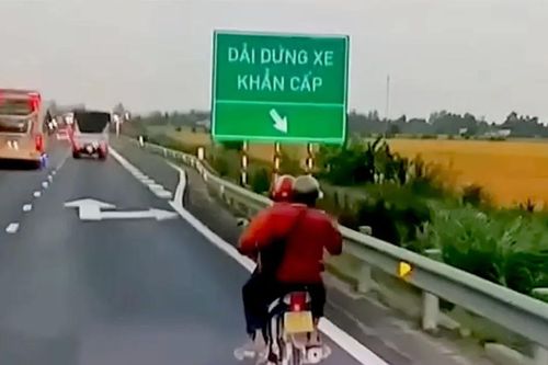 Xe máy liên tục chạy vào tuyến cao tốc TPHCM – Trung Lương – Mỹ Thuận – Cần Thơ