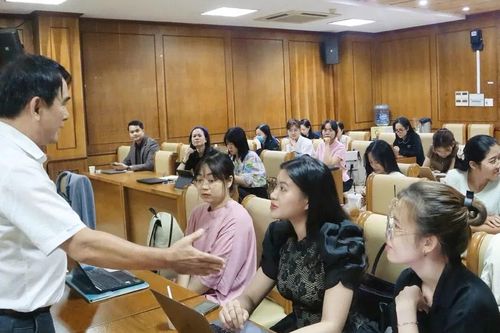 Bồi dưỡng kỹ năng phỏng vấn, đối thoại và điều phối tọa đàm cho phóng viên