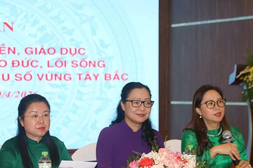 Chú trọng xây dựng thế hệ trẻ 'vừa hồng vừa chuyên'