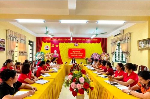 Đình chỉ Hiệu trưởng vụ phát hiện thực phẩm bị mốc trong bếp ăn trường học