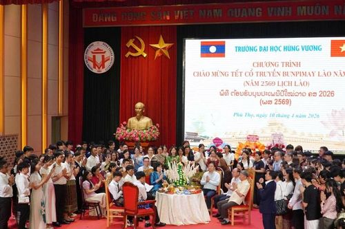 Tết Bunpimay 2026 ấm tình hữu nghị Việt - Lào tại Trường Đại học Hùng Vương