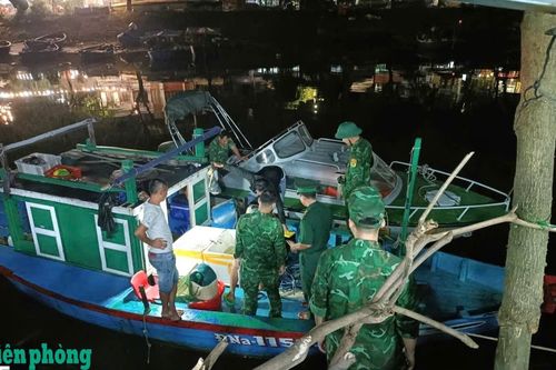 Đồn Biên phòng Phú Lộc xử phạt công dân tàng trữ kích điện trái phép