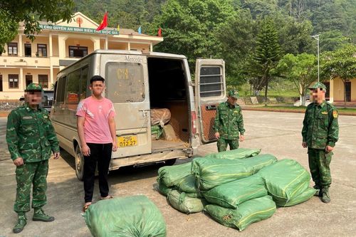 Bộ đội Biên phòng tỉnh Cao Bằng phát hiện, thu giữ số lượng lớn hàng hóa không rõ nguồn gốc