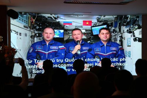 Phi hành gia Nga gửi lời chào Việt Nam từ Trạm Vũ trụ Quốc tế (ISS)