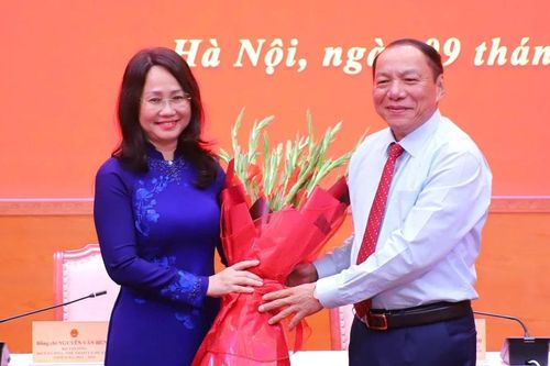 Bộ trưởng Bộ Văn hóa, Thể thao và Du lịch Lâm Thị Phương Thanh nhận nhiệm vụ