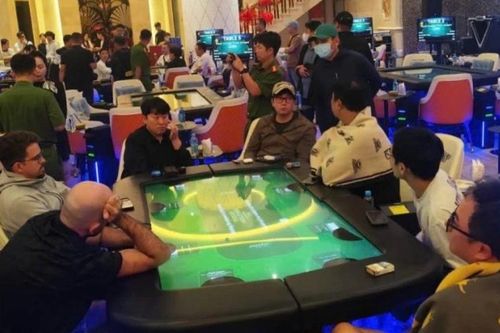 Tạm giữ nữ quản lý câu lạc bộ tổ chức cho 13 người nước ngoài đánh bạc