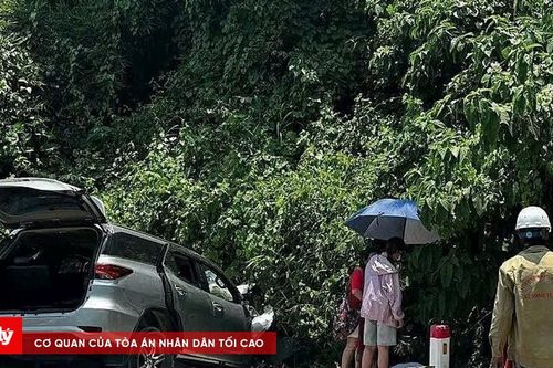 Ô tô lao xuống mương, 6 người thương vong