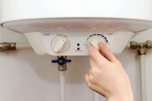 Có nên bật bình nóng lạnh liên tục hay dùng lúc nào bật lúc đó?