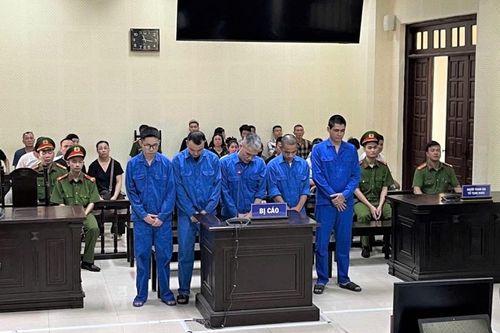5 bị cáo lĩnh hơn 43 năm tù vì tổ chức sử dụng, mua bán ma túy