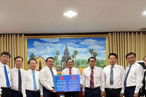 Đoàn công tác tỉnh Nghệ An thăm và chúc Tết cổ truyền tỉnh Sa Vẳn Na Khẹt, Lào