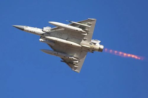 Nghi vấn tiêm kích UAE tấn công nhà máy lọc dầu Iran sau thỏa thuận ngừng bắn Mỹ - Iran