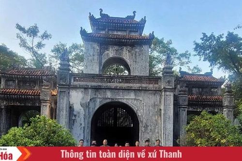 Vua Bà hiển linh