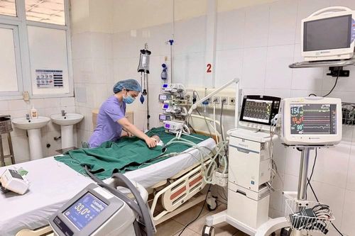 Điều trị thành công ca ngạt sơ sinh nặng bằng kiểm soát nhiệt độ theo mục tiêu