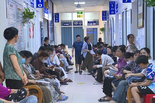 Nắng nóng đầu mùa: Người cao tuổi và trẻ nhỏ nhập viện tăng mạnh