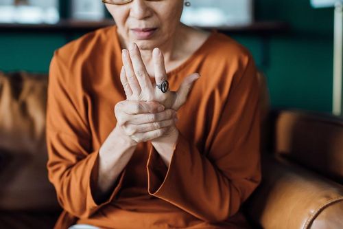 Người mắc bệnh tự miễn cần tuân thủ phác đồ điều trị