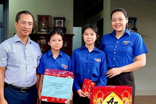 Ươm 'hạt giống đỏ' từ cơ sở