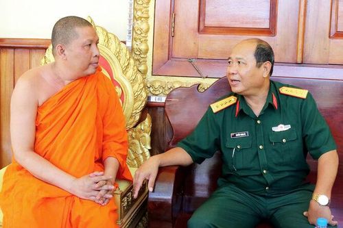 Bộ Chỉ huy Quân sự tỉnh An Giang thăm, chúc Tết Chol Chnam Thmay tại xã An Cư