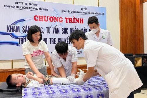 Khám, phân loại và hỗ trợ dụng cụ chỉnh hình cho trẻ em khuyết tật
