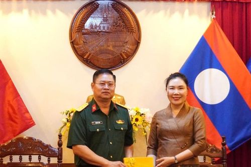 Bộ Chỉ huy Quân sự thành phố Đà Nẵng thăm, chúc mừng Tổng Lãnh sự quán Lào nhân dịp Tết Bunpimay