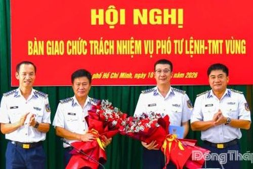 Bàn giao chức trách, nhiệm vụ Phó Tư lệnh kiêm Tham mưu trưởng Vùng Cảnh sát biển 3