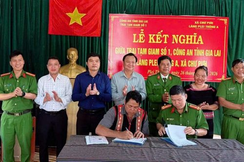 Chung tay giữ bình yên buôn làng