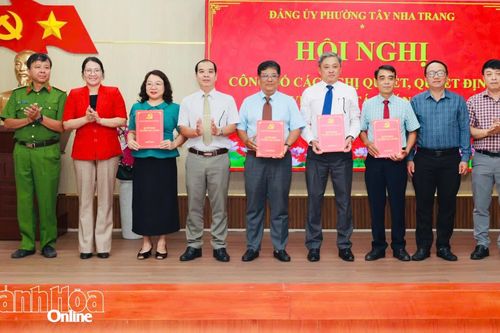 Đảng ủy phường Tây Nha Trang công bố các nghị quyết, quyết định về công tác cán bộ