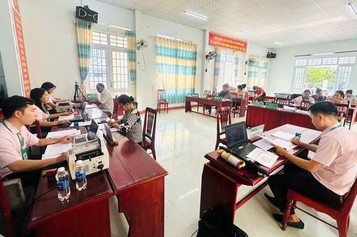 Phòng giao dịch Ngân hàng Chính sách xã hội Cam Ranh giải ngân 2,2 tỷ đồng vốn vay giải quyết việc làm