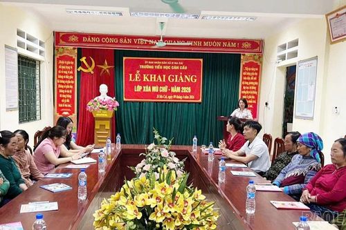 Si Ma Cai: Khai giảng lớp xóa mù chữ giai đoạn 2 cho người dân