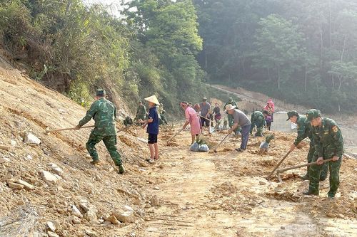 Đồn Biên phòng Cửa khẩu Xín Mần phát động trồng cây 'Vành đai biên giới xanh'