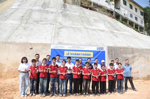 Khánh thành công trình kè khắc phục thiên tai tại trường PTDT Bán trú TH&THCS Túng Sán, xã Tân Tiến