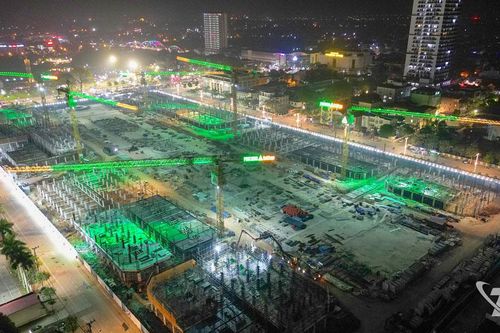 Tăng tốc trên công trường phố đi bộ