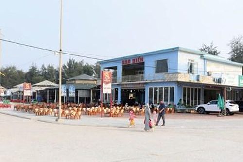 Các nhà hàng ở bãi biển Thuận An chờ hợp đồng thuê đất mới
