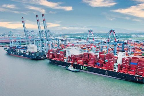 Cảng biển và cú hích chuyển đổi xanh