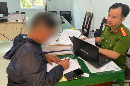 Vào trang Facebook của công an phường bình luận xuyên tạc, 2 người bị phạt 15 triệu đồng