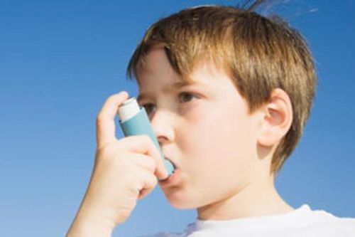 Trẻ dùng thuốc xịt hen kéo dài có nguy cơ ảnh hưởng đến phát triển chiều cao?