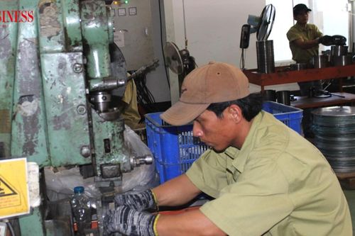Doanh nghiệp nội 'hụt hơi': không 'tự cứu' sẽ bị đào thải