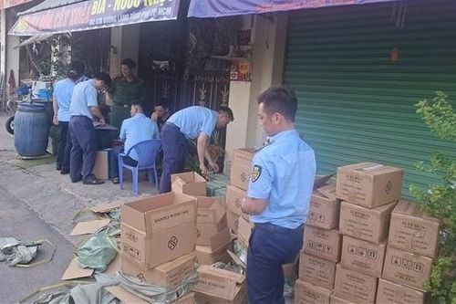 Phát hiện cơ sở kinh doanh mỹ phẩm không phép, chứa trữ hàng nghìn sản phẩm không hóa đơn